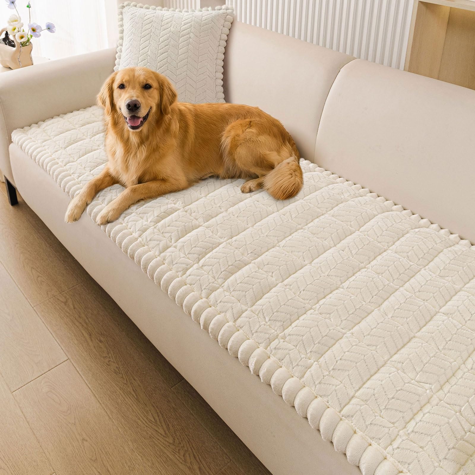 Smiry non-slip couch cover with granular backing for stable seating