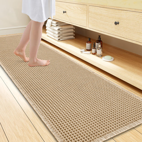 Smiry waffle bath mat with waffle texture promotes quick drying.