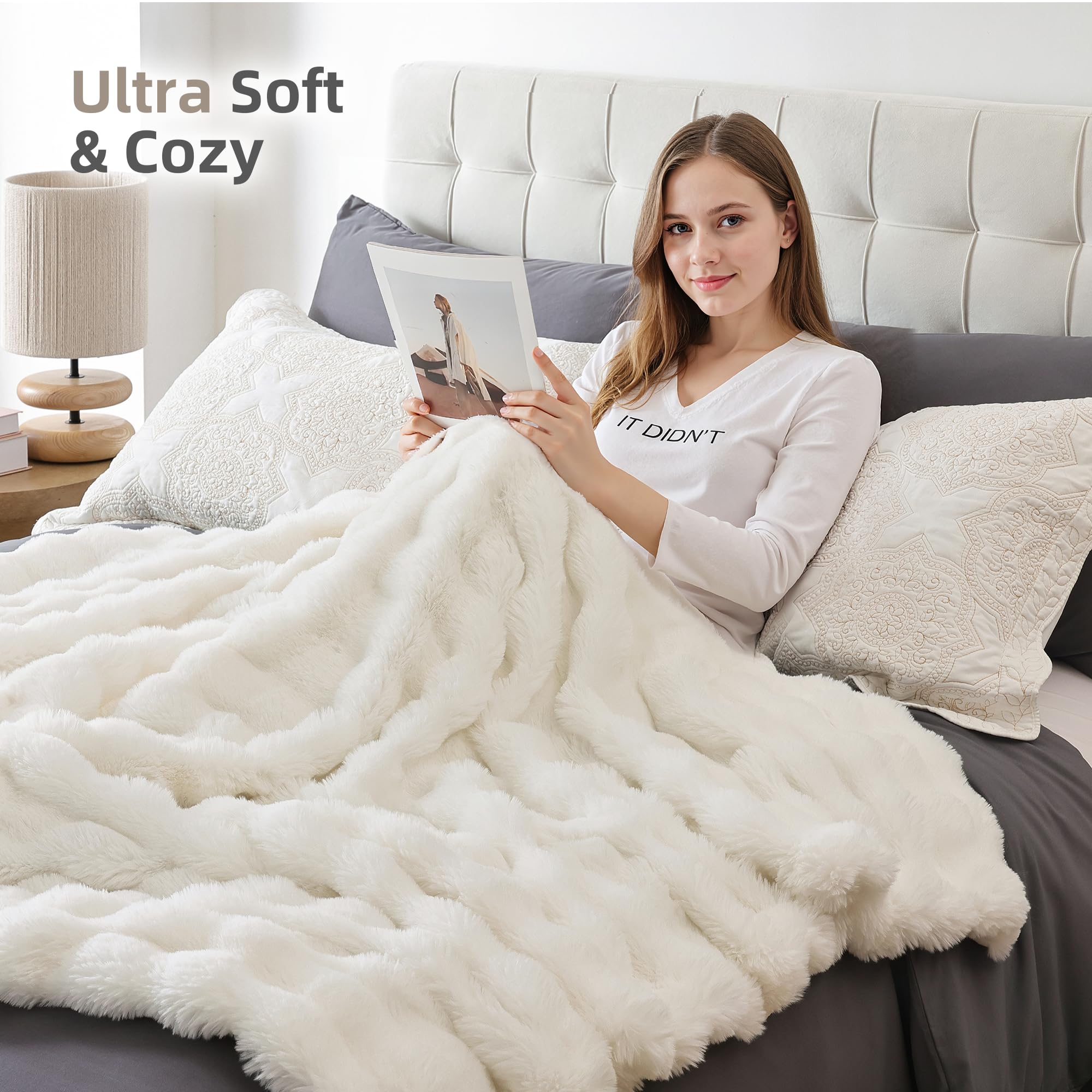 Smoofy 600gsm front with 210gsm backing provides thick yet breathable warmth.