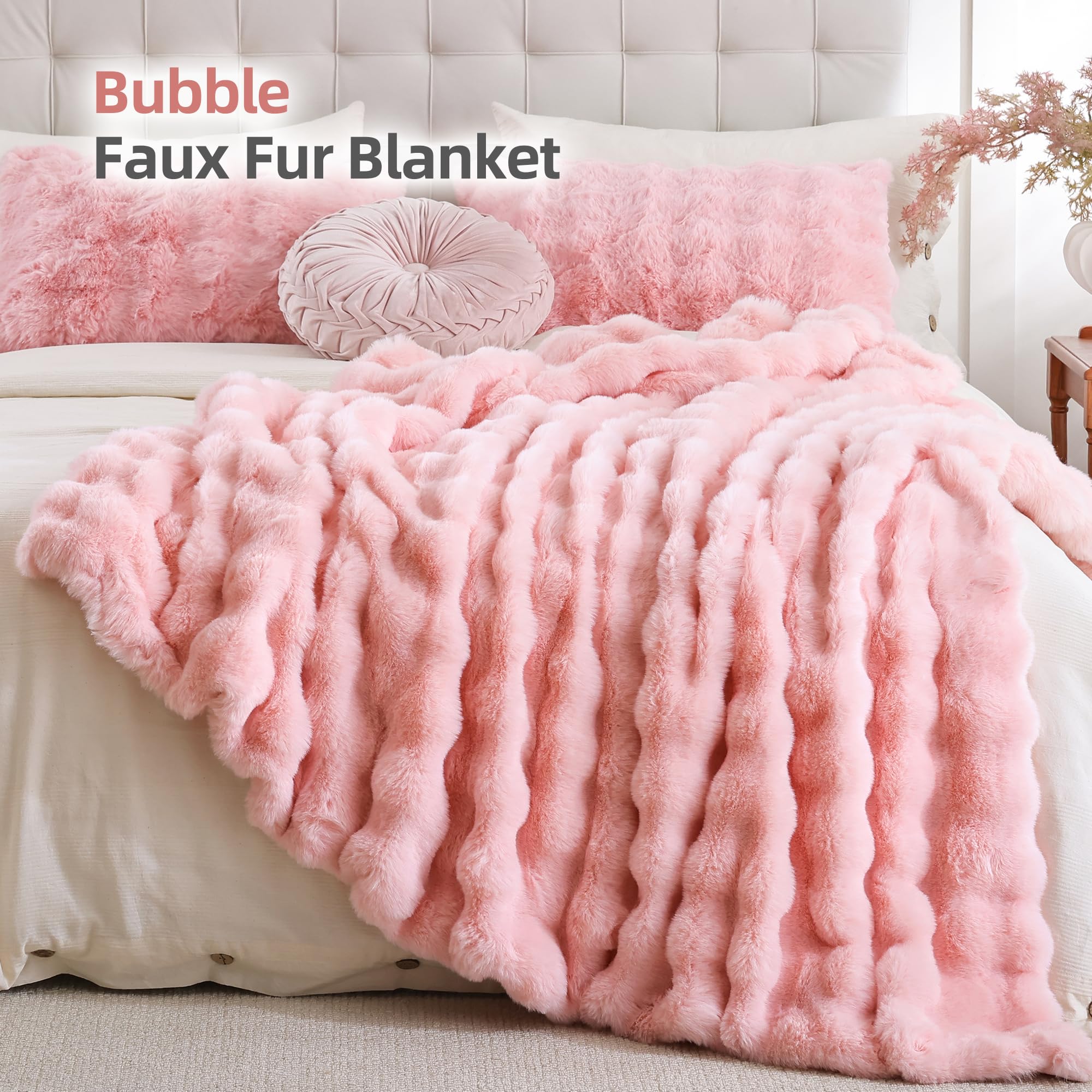 Smoofy cloud-soft faux fur blanket delivers ultra-plush comfort.