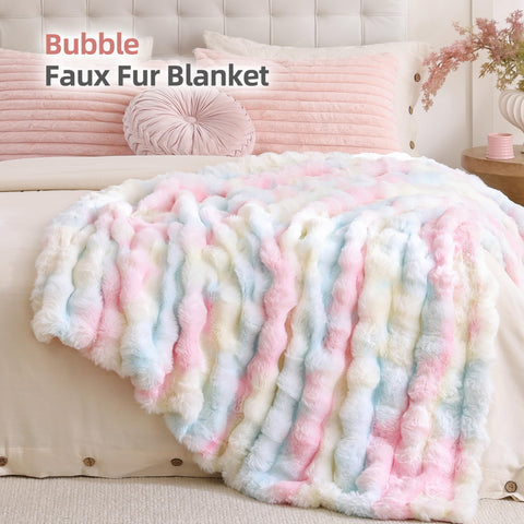Smoofy faux fur throw with cloud-soft texture for luxurious lounging.