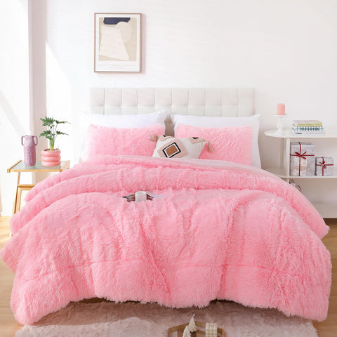 Smoofy Fluffy Queen Comforter insert included for warm, lightweight versatility.