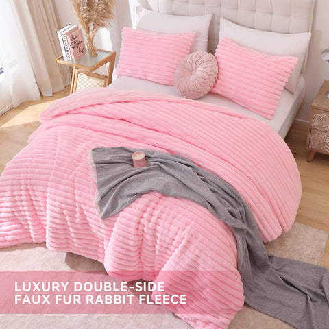 Smoofy Fluffy Queen comforter stripe pattern detail for elegant texture