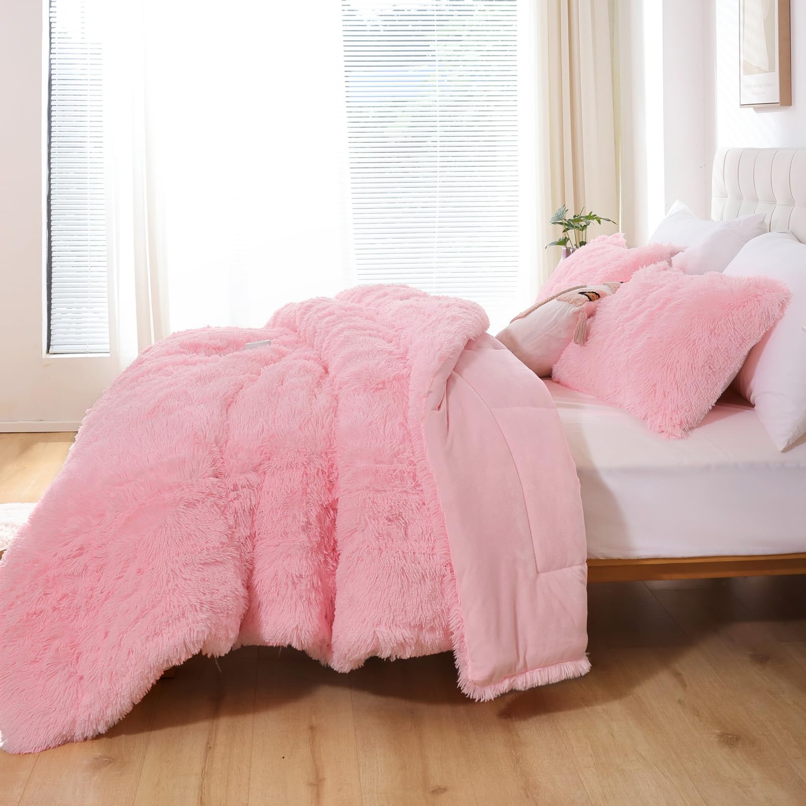 Smoofy Fluffy Queen pillowcases pair for snug sleep and easy care.