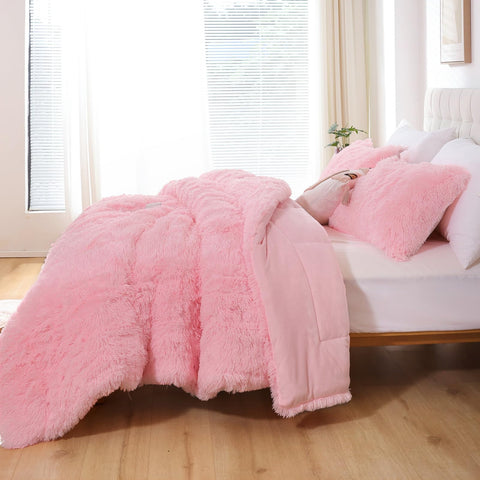 Smoofy Fluffy Queen pillowcases pair for snug sleep and easy care.