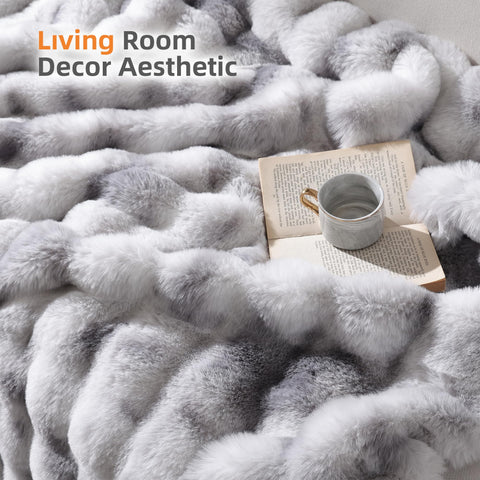 Smoofy OEKO-TEX certified blanket tag signals safety and long-lasting quality.