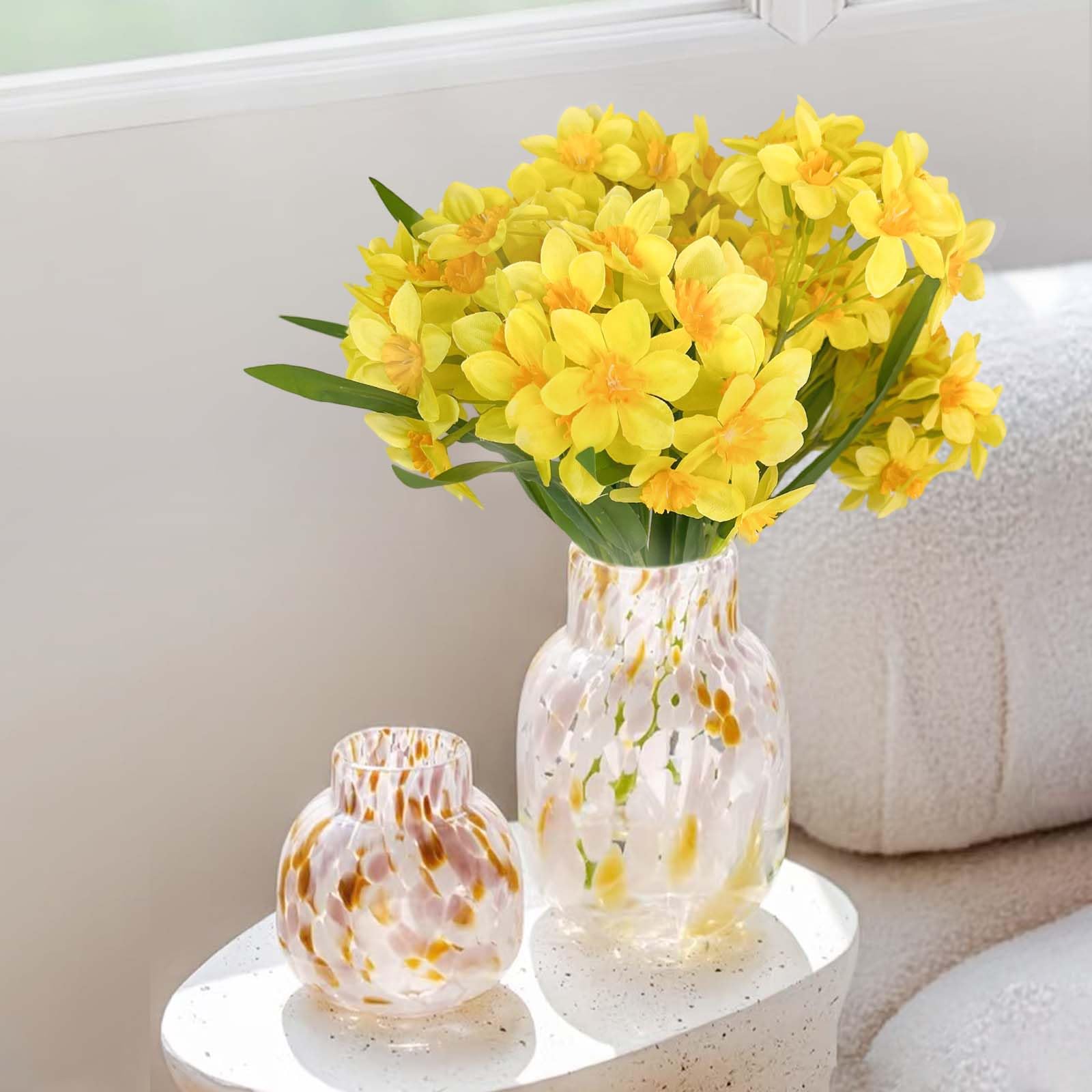 SNAIL GARDEN 6cm flower-heads create bold focal points in arrangements