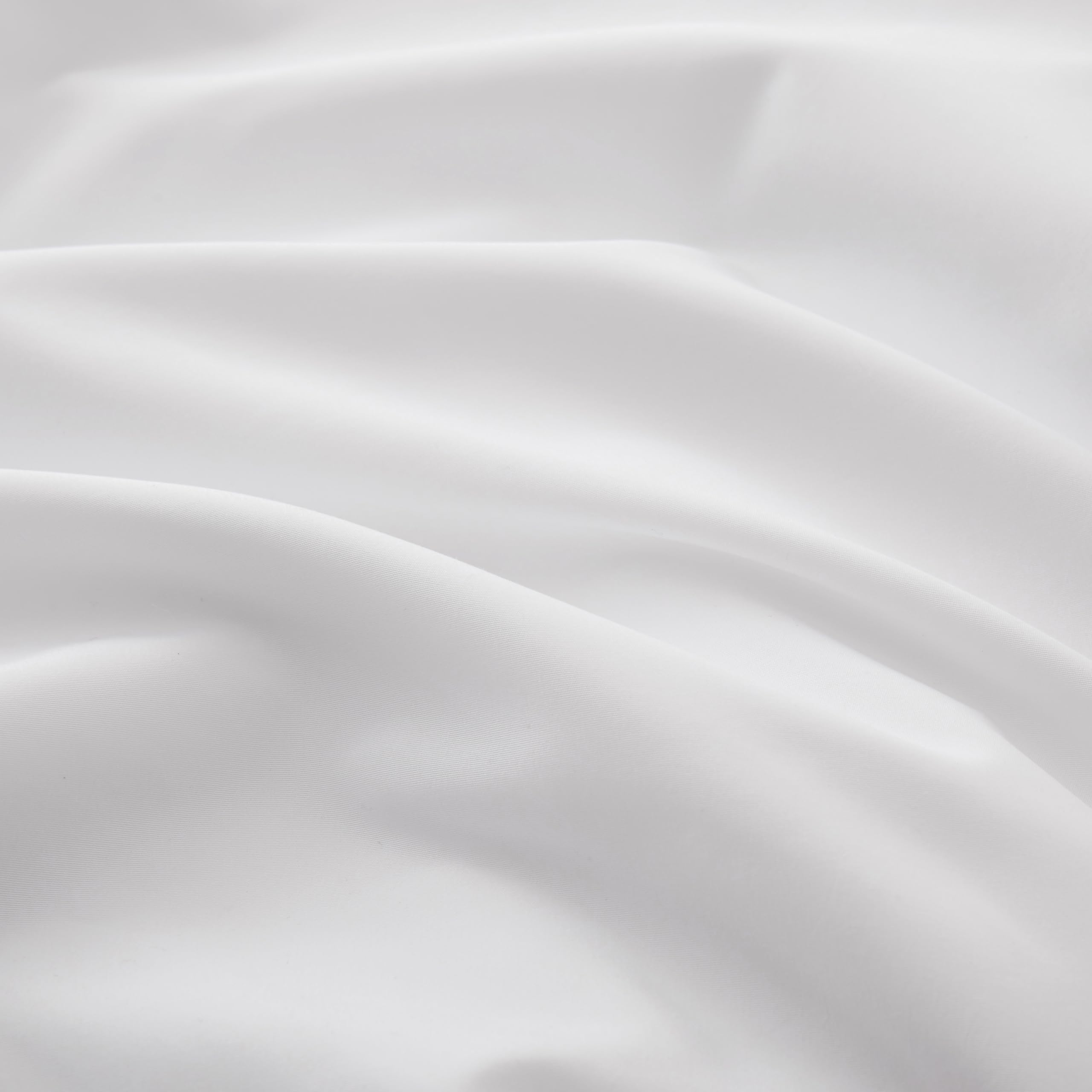 SNUG&COZY durable outer layer resists wrinkles for long-lasting comfort.