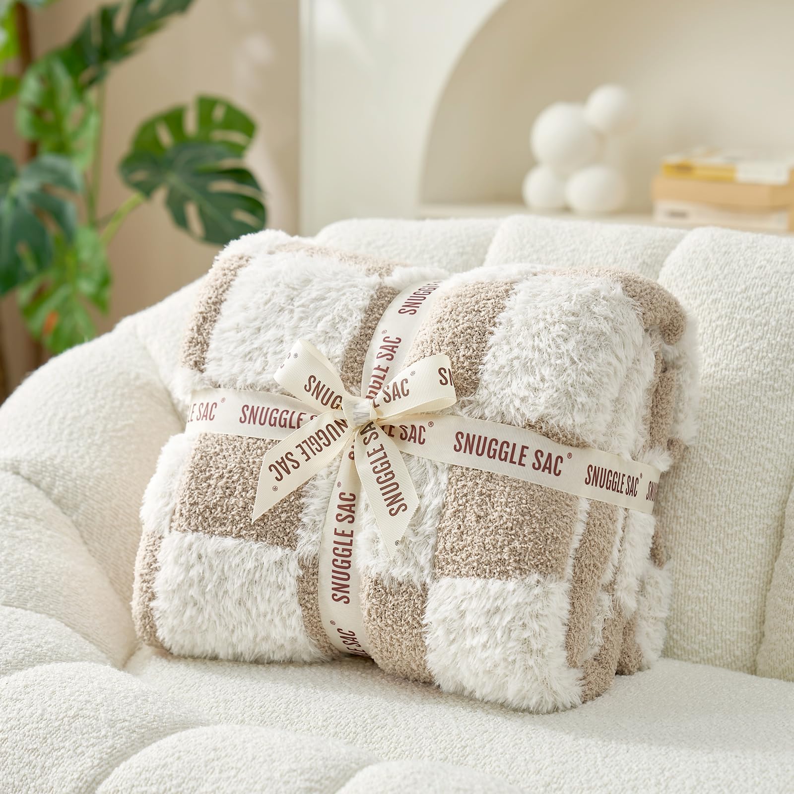 Snuggle Sac machine washable blanket that stays soft after washing.