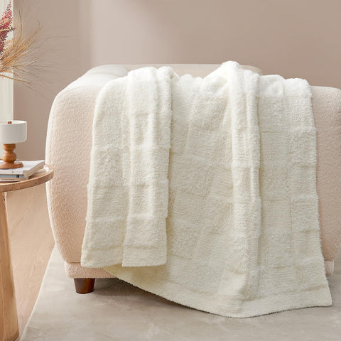 Snuggle Sac machine washable throw stays fluffy after washing.
