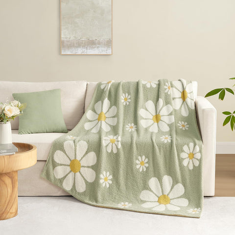 Snuggle Sac machine-washable throw blanket stays soft after washing.