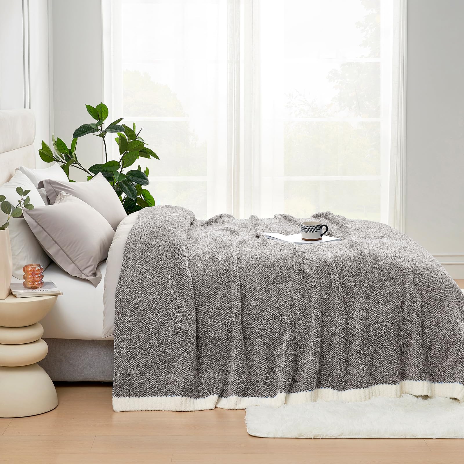 Snuggle Sac machine-washable blanket is easy to care for.