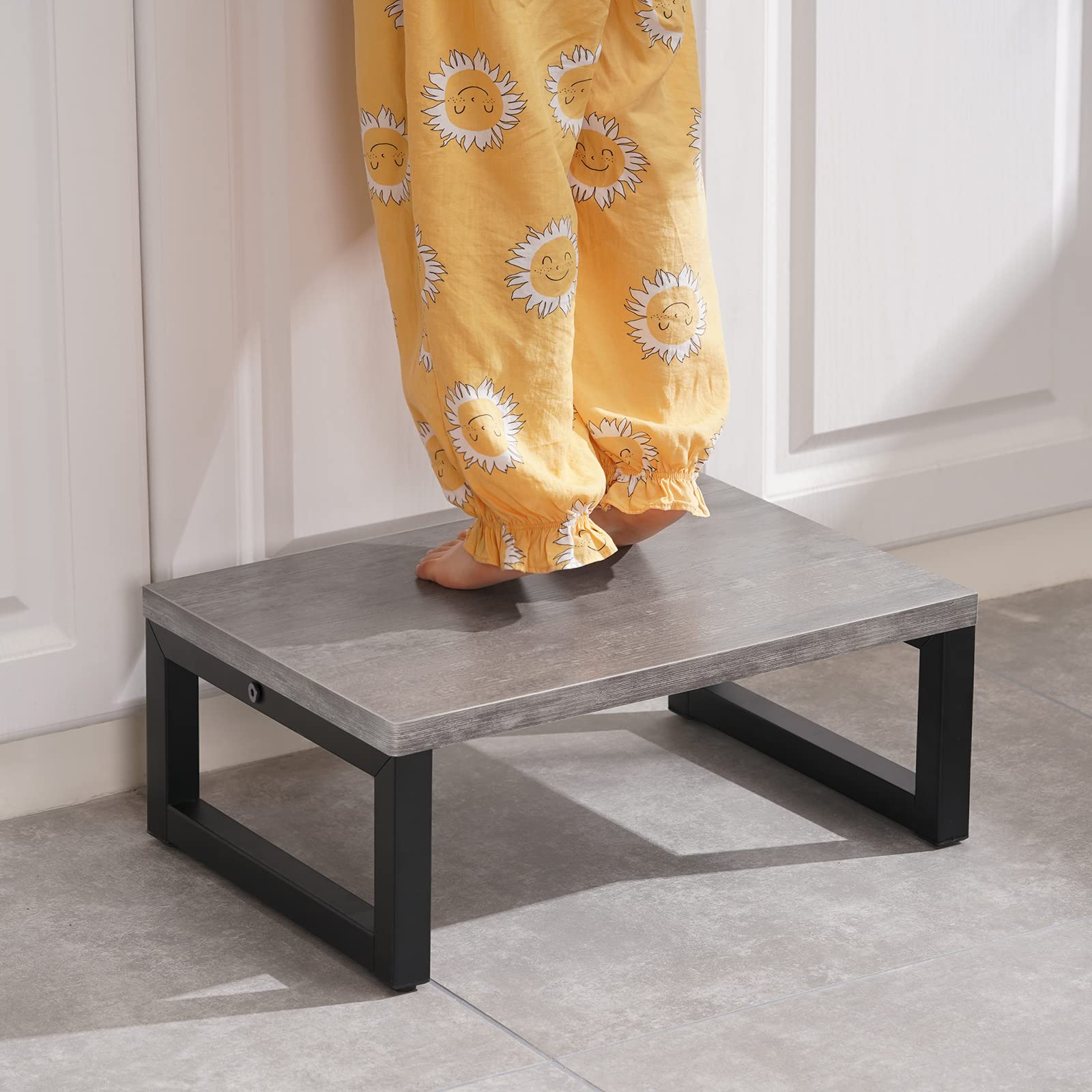 Snughome step stool grey full assembled, ready to use in minutes
