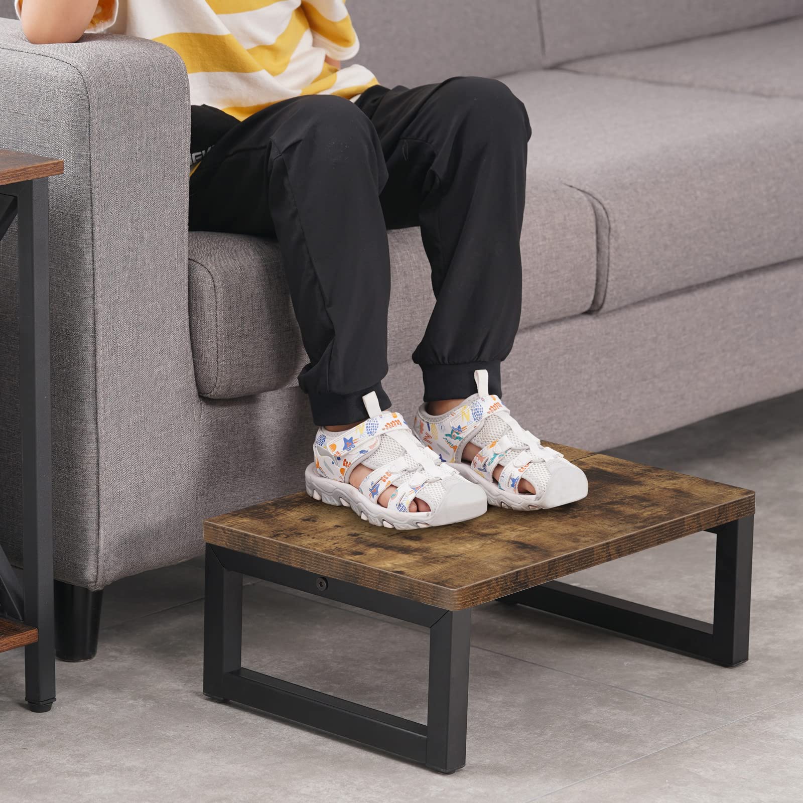 Snughome wooden step stool supporting up to 350 lb for versatile use