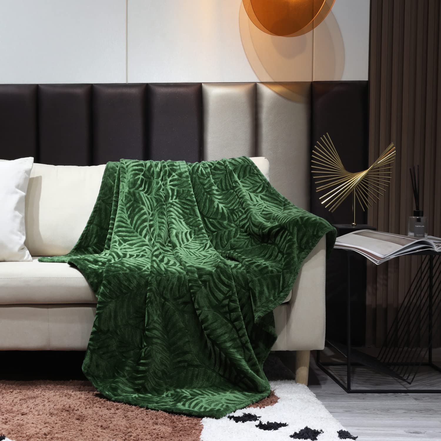 SOCHOW lightweight warmth keeps you comfortable during lounging or outdoor picnics.