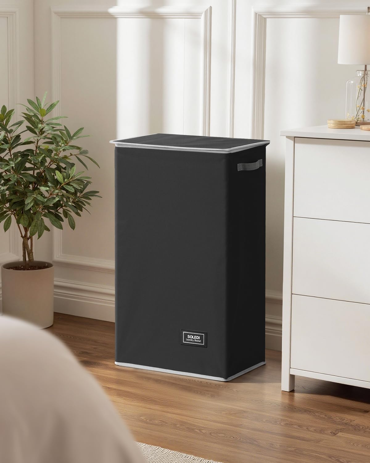 SOLEDI lid keeps laundry hidden and odors contained.