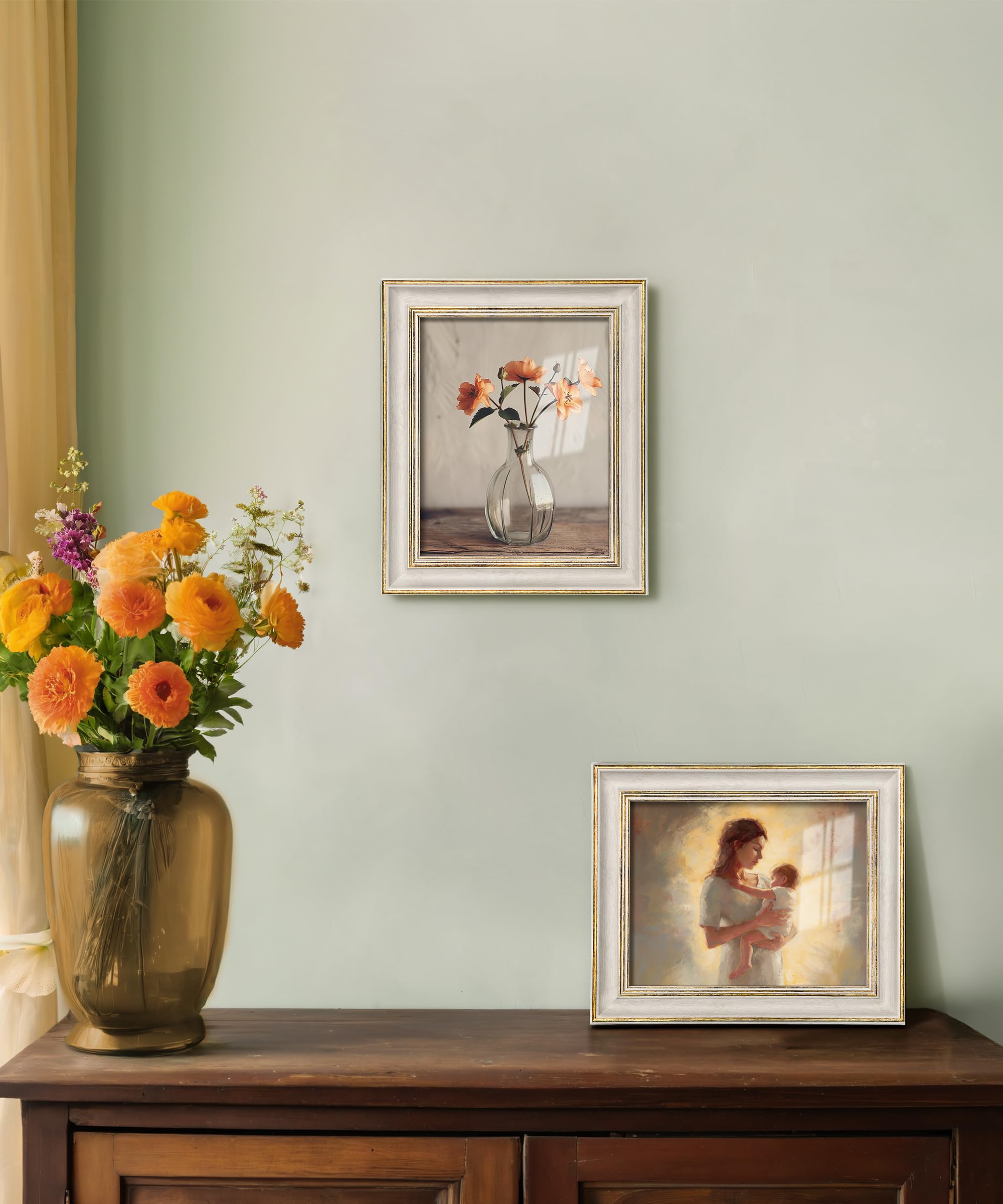 Sonefreiy versatile frame supports vertical and horizontal display.
