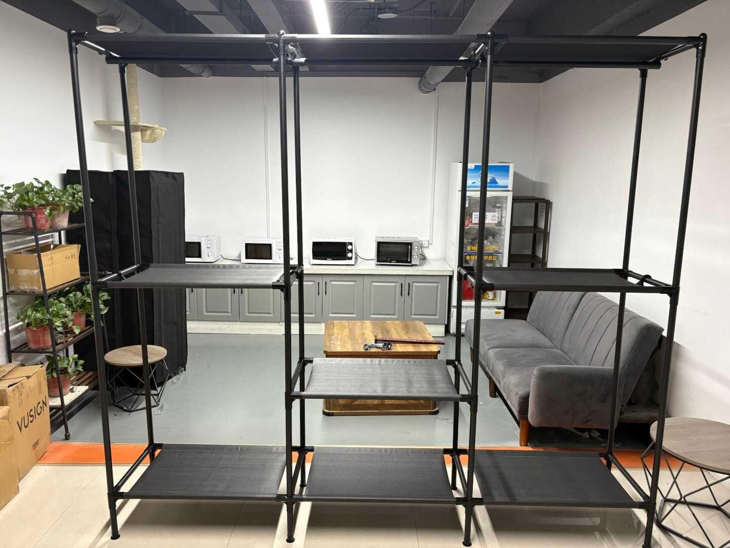 SongMICS closet rack hanging rails illustrate versatile outfit organization.