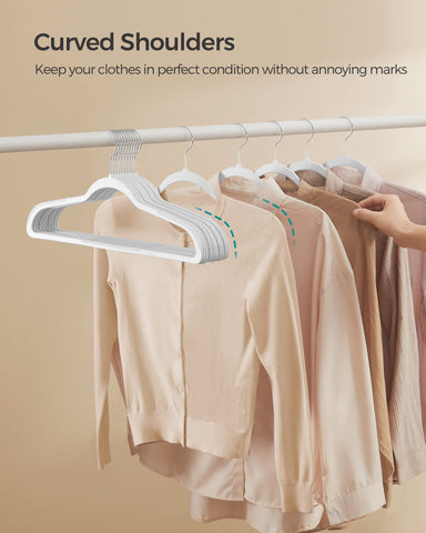 SongMics space-saving design enhances closet organization.