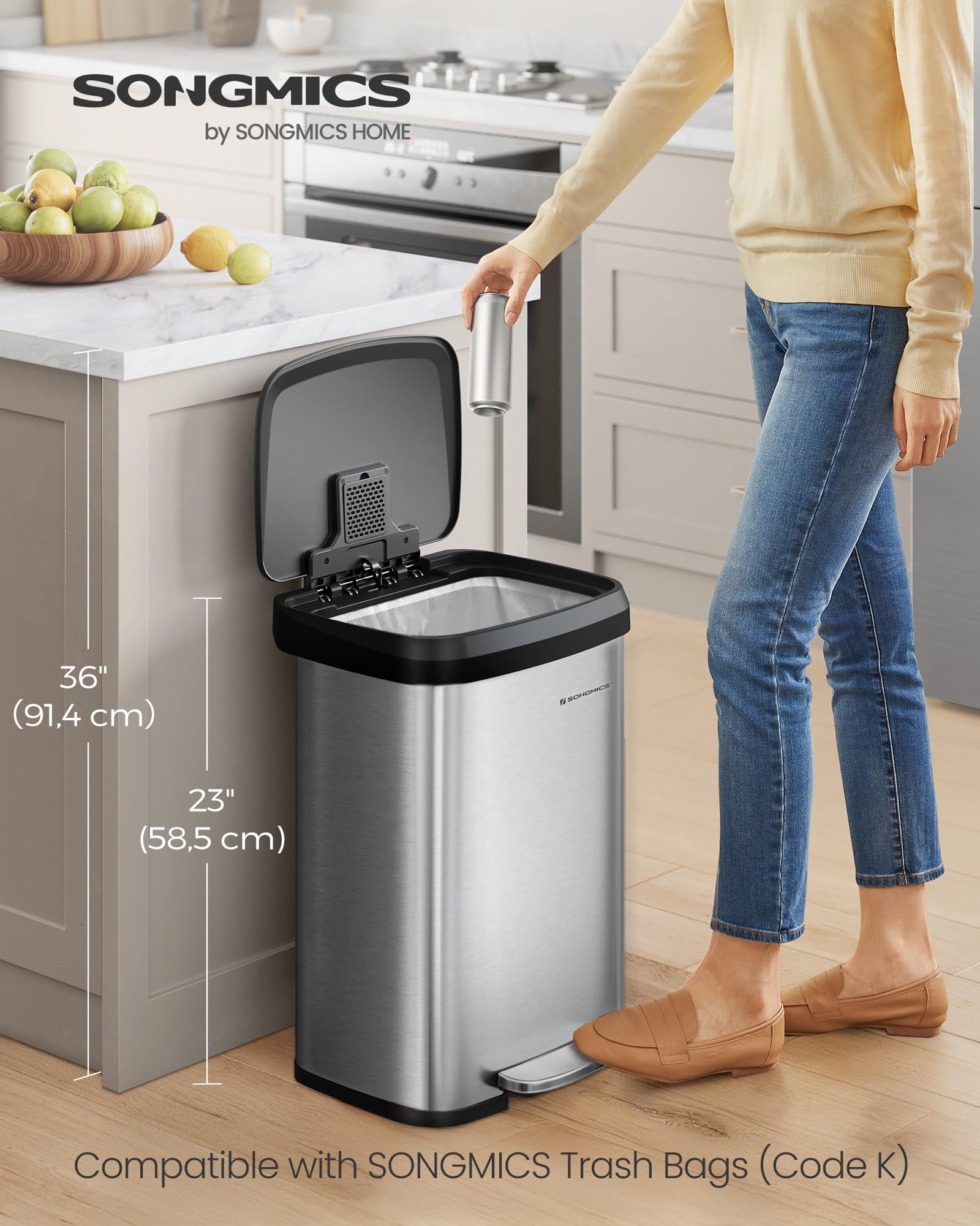 SONGMICS Stay-Open lid demonstrates easy lid access for large cleanup tasks.