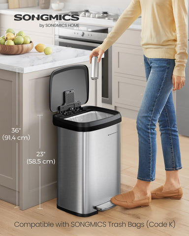 SONGMICS Stay-Open lid demonstrates easy lid access for large cleanup tasks.