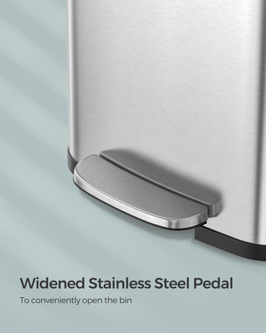 SONGMICS wide 7.8-inch pedal enables comfortable hands-free opening.