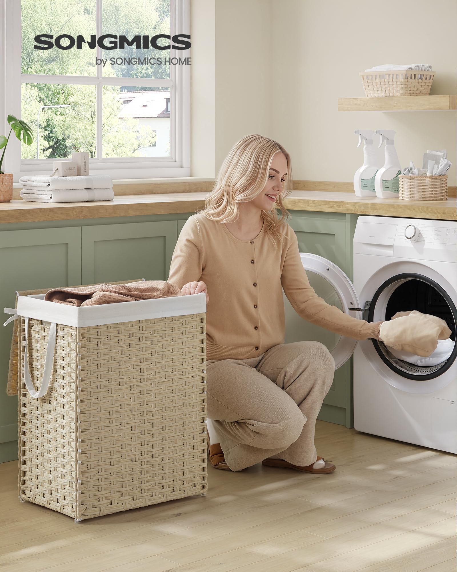 SongMics compact footprint hamper fits small spaces while holding a full 90L load