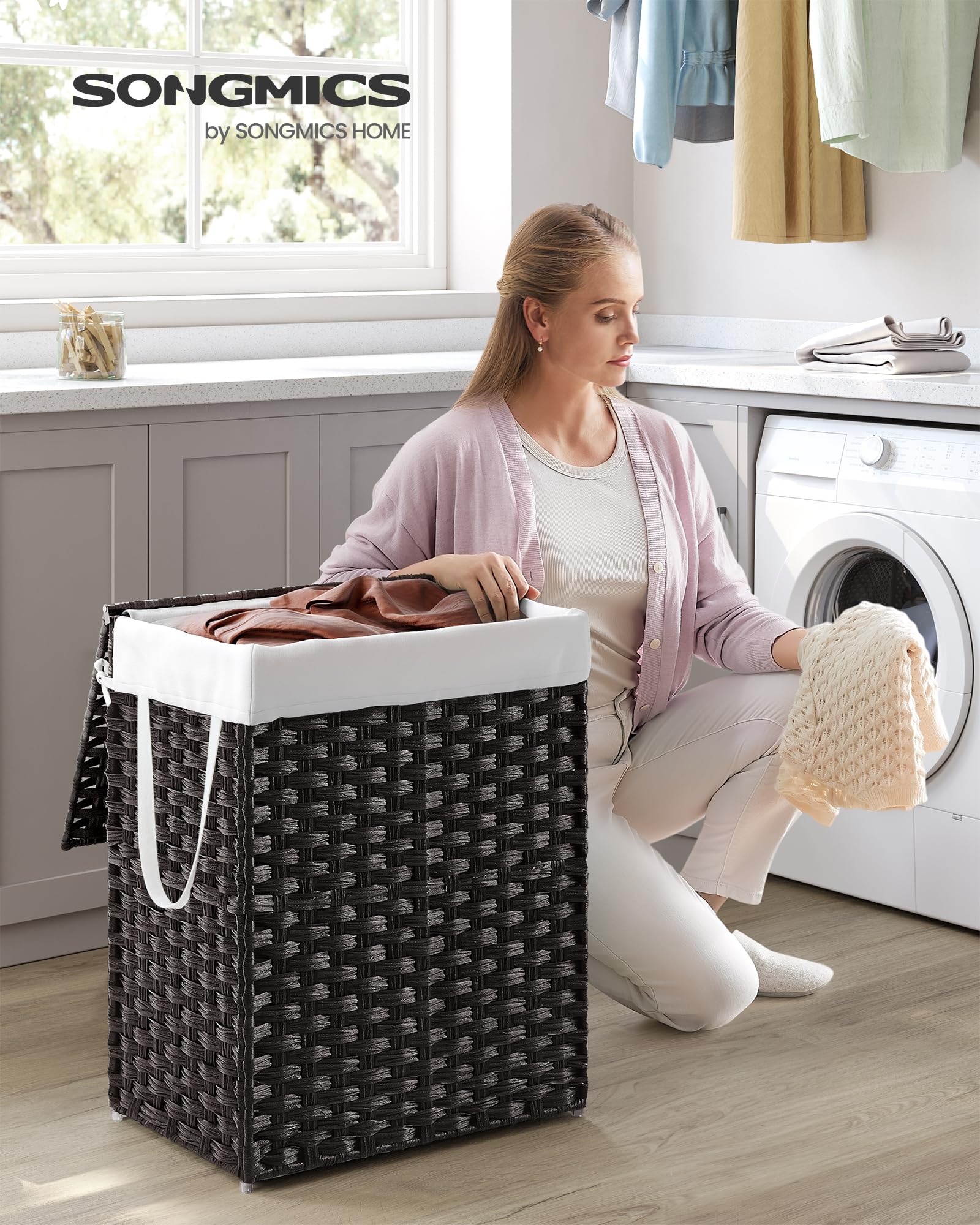 SONGMICS laundry hamper with lid in folded form saves space.