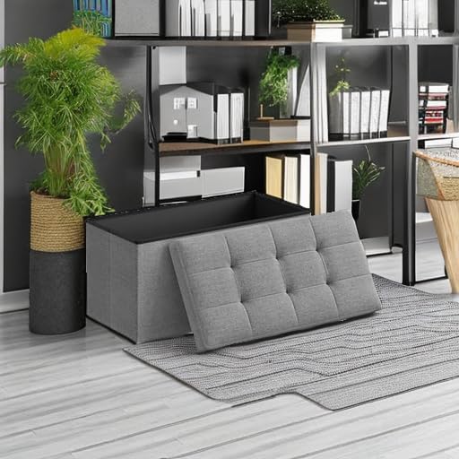 SONGMICS MAZIE linen-look tufted surface adds elegant seating touch.