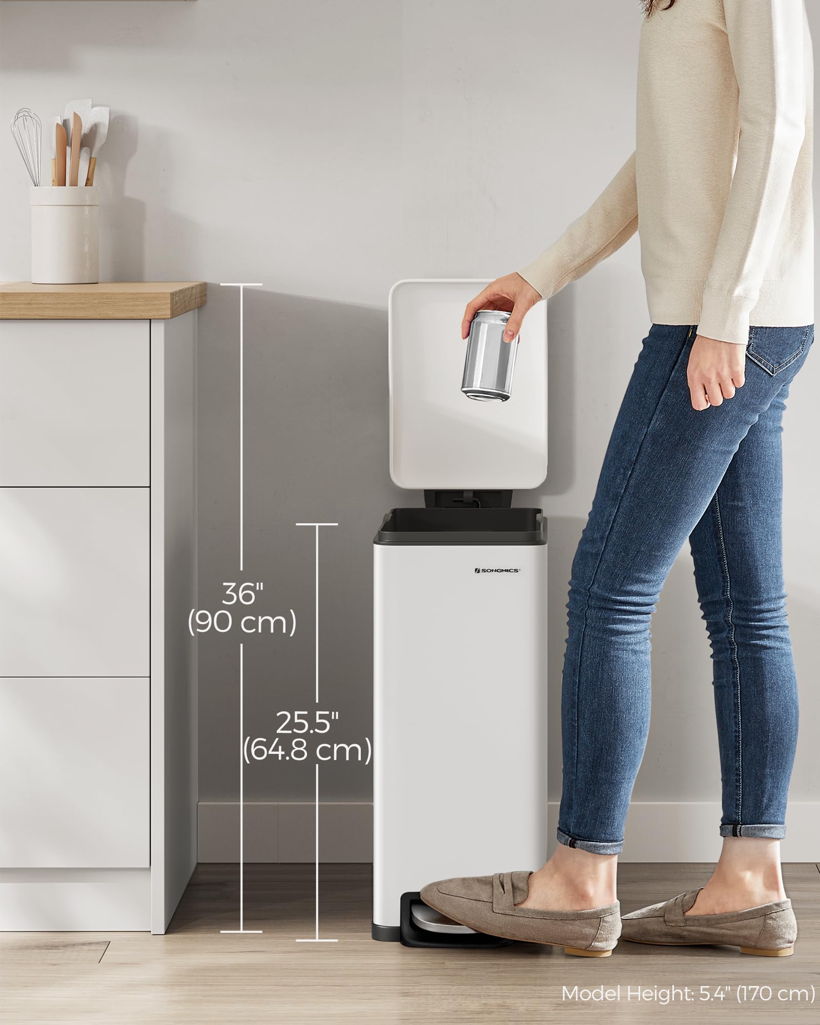 Songmics Slim Trash Can back handle for easy relocation.
