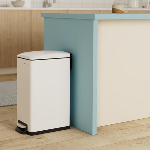 Songmics Slim Trash Can soft-close lid reduces noise during daily use.