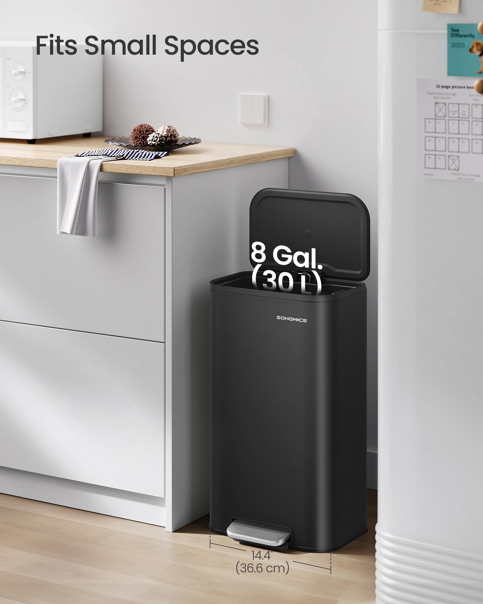 Songmics stay-open lid mechanism allows easy bag changes and cleaning access
