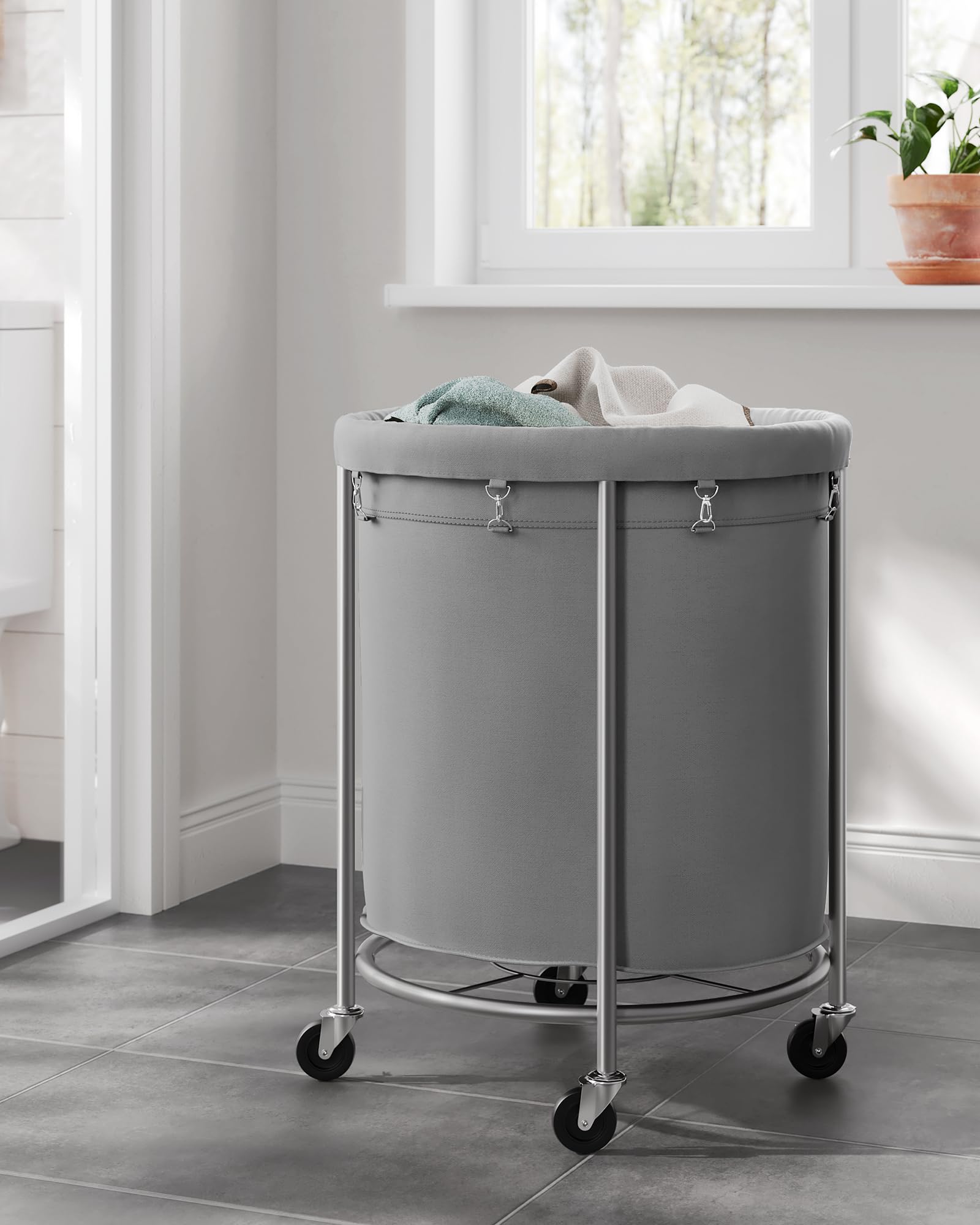 Sturdy base and brackets support heavy loads safely