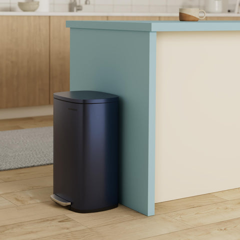 SONGMICS trash can with soft-close lid, side view showing quiet operation.