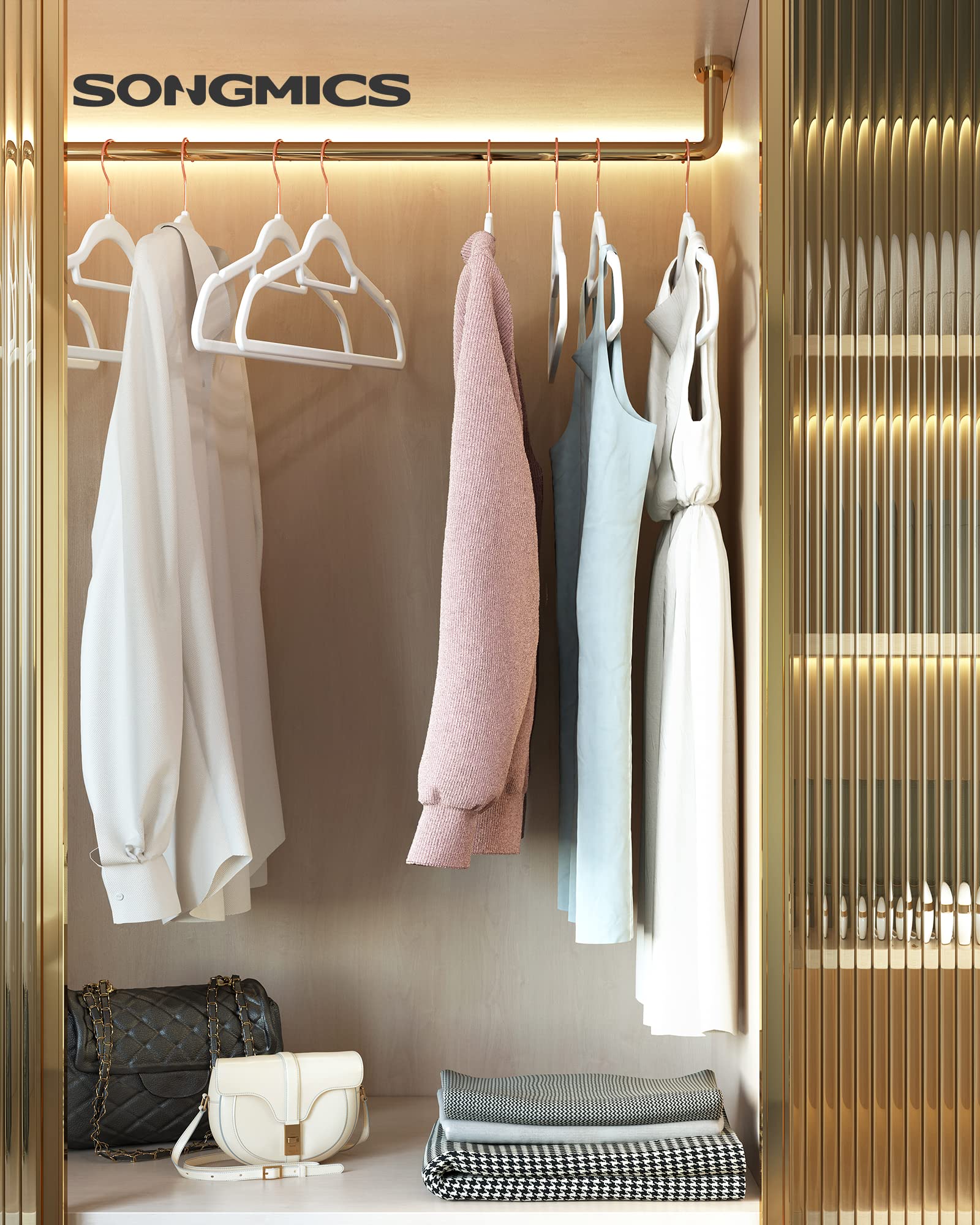 Songmics non-slip velvet surface keeps garments in place.
