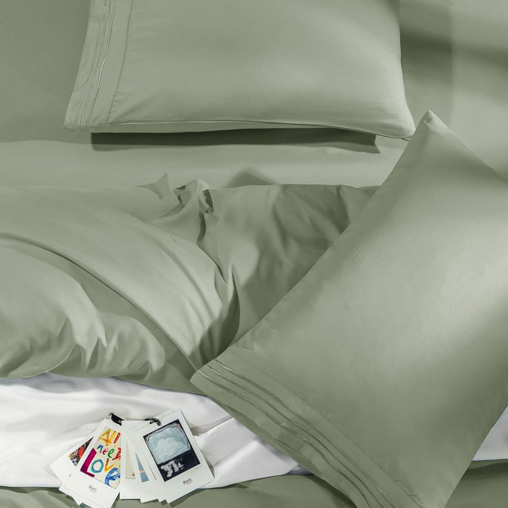 SONORO KATE deep-pocket fitted sheet with elastic provides snug mattress grip.