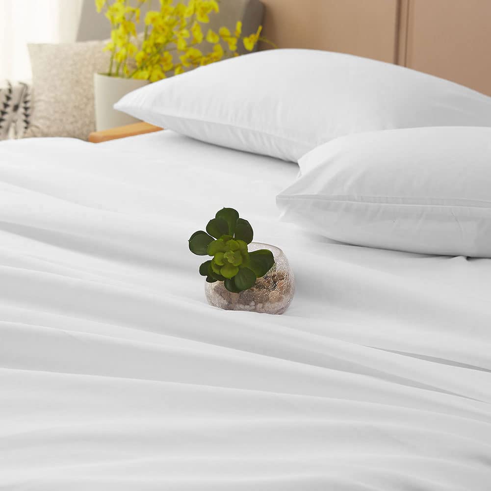 SONORO KATE deep-pocket fitted sheet with 16 inch pocket and secure elastic.