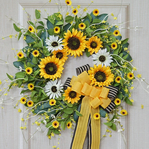 Soomeir wreath makes a thoughtful gift for neighbors and friends