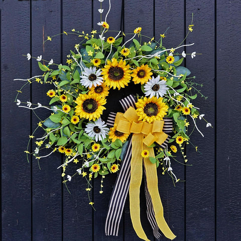 Soomeir sunflower wreath features multi-color blooms for spring mood