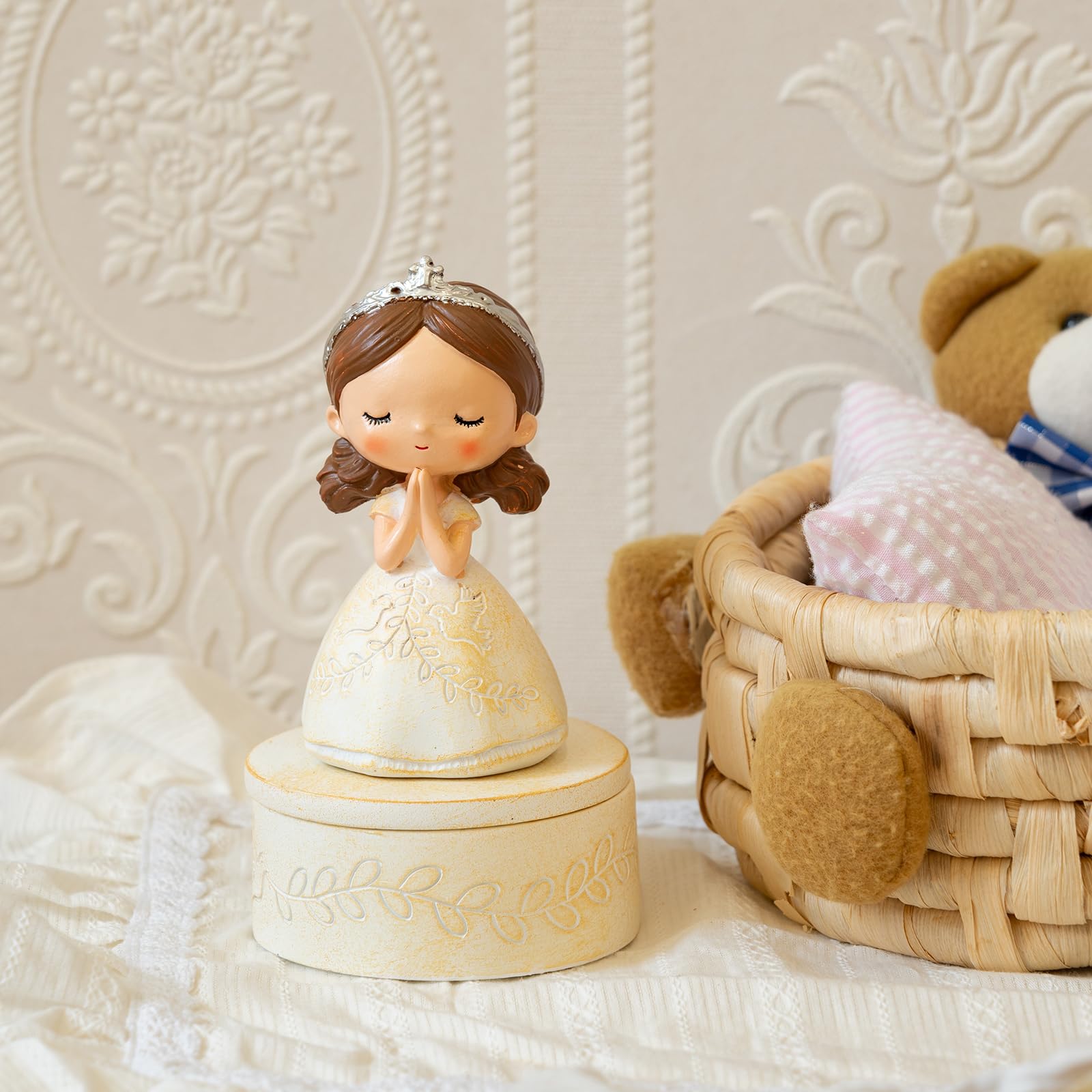 SOREFAFA gift set presented in an elegant box, ready for the ceremony.