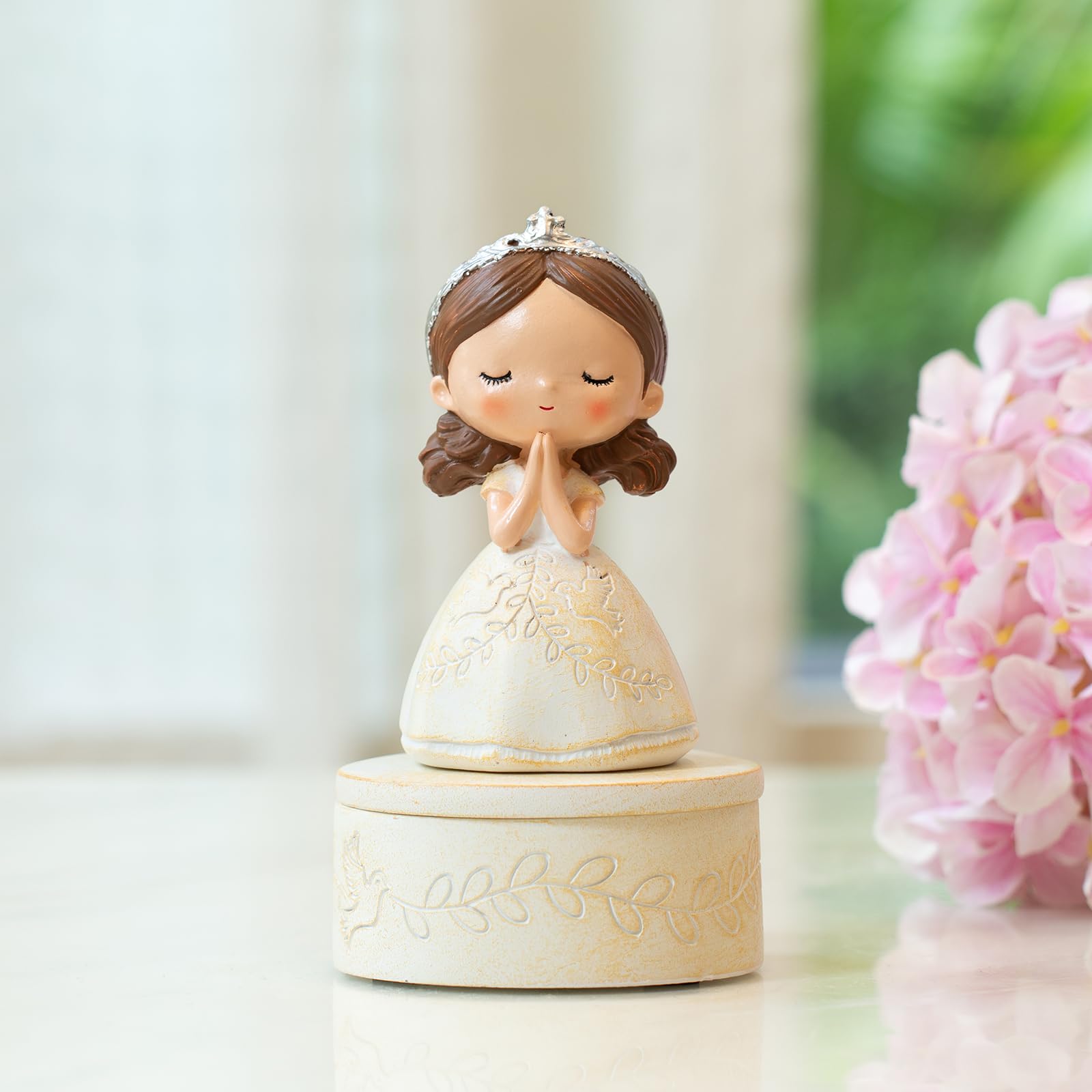SOREFAFA keepsake box with dove-olive motif, a serene home for treasured memories.
