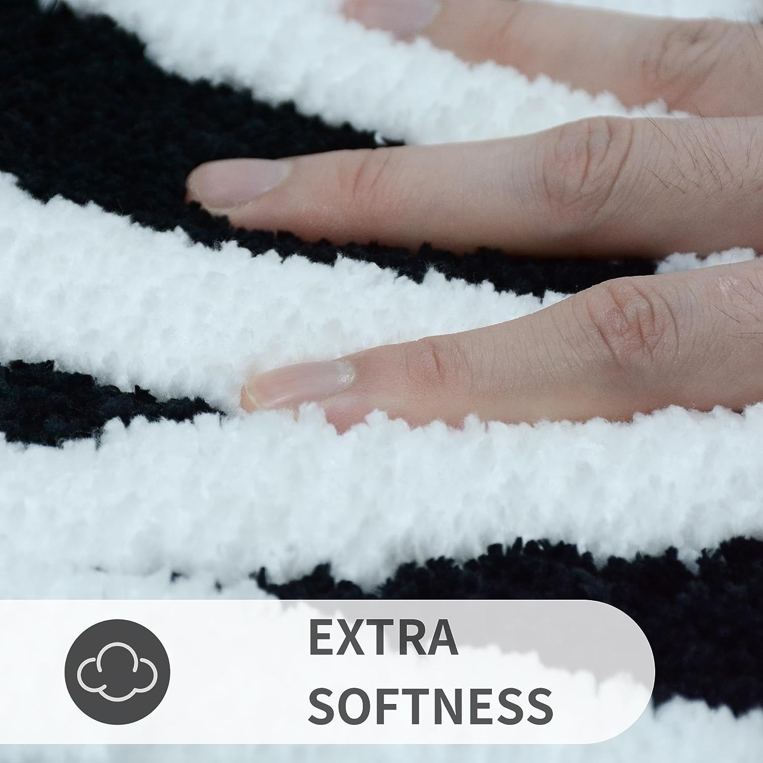 Sovelor plush microfiber bath mat absorbs moisture quickly, keeping floors dry.