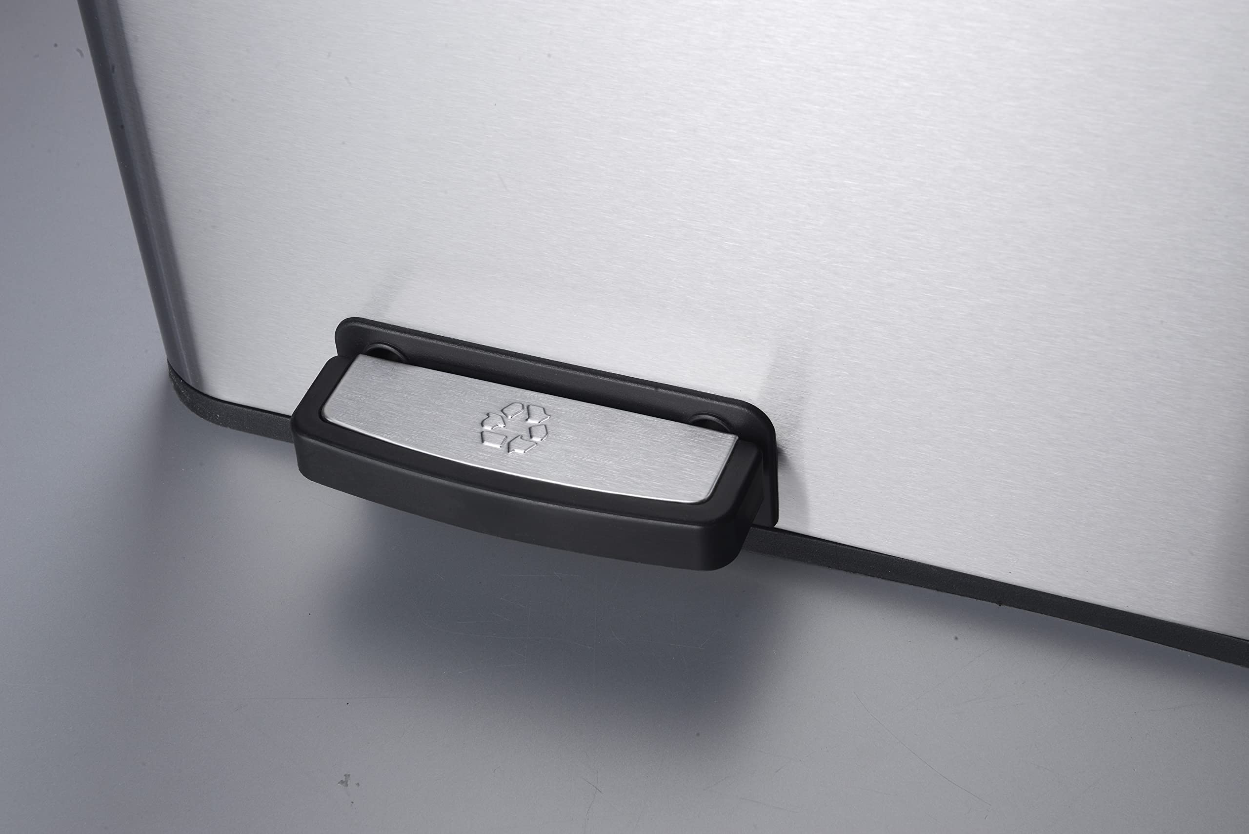 Step N' Sort fingerprint-resistant stainless steel finish for a clean look.