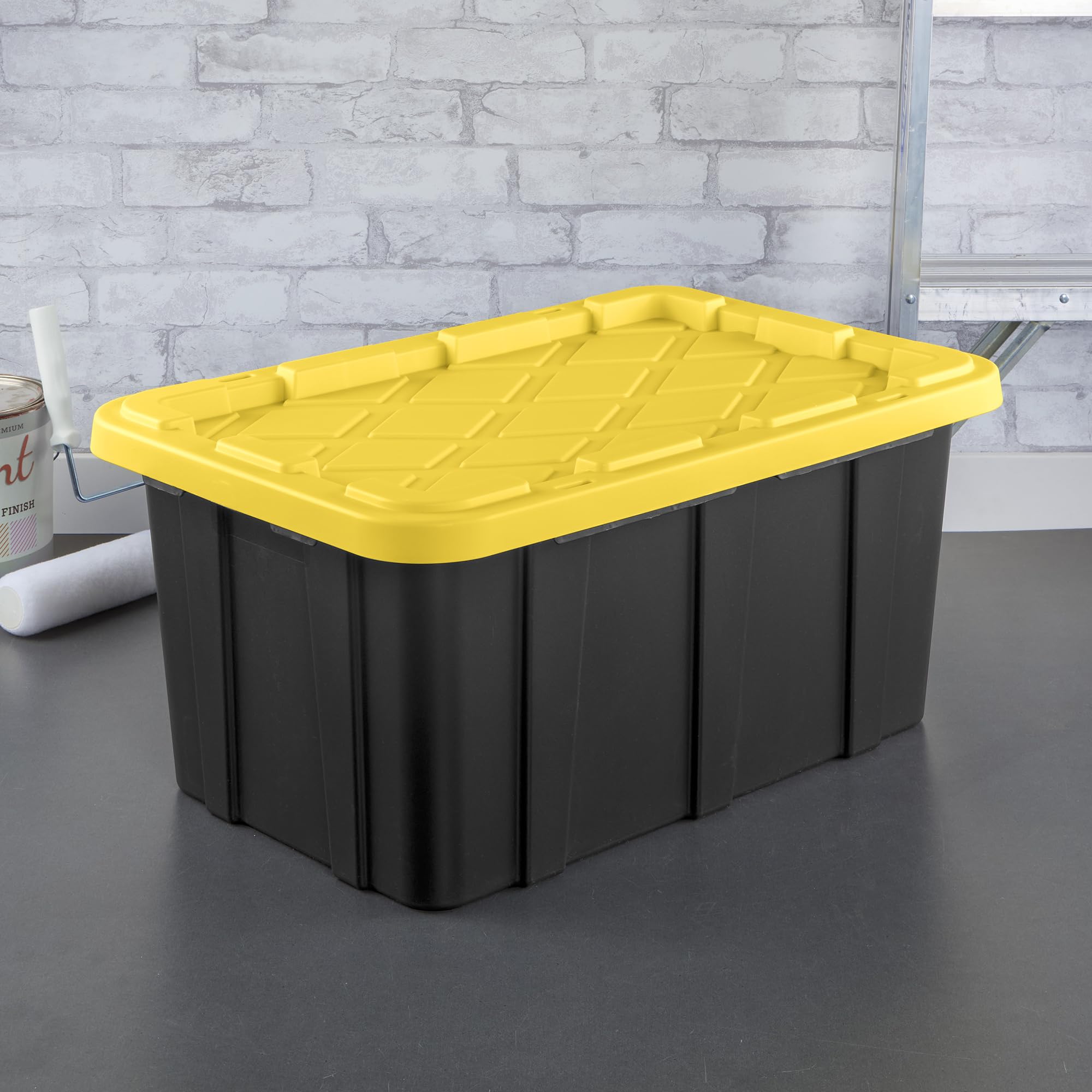 Sterilite 17 Gal Industrial Tote grooved lid with keyholes for secure tie-downs.