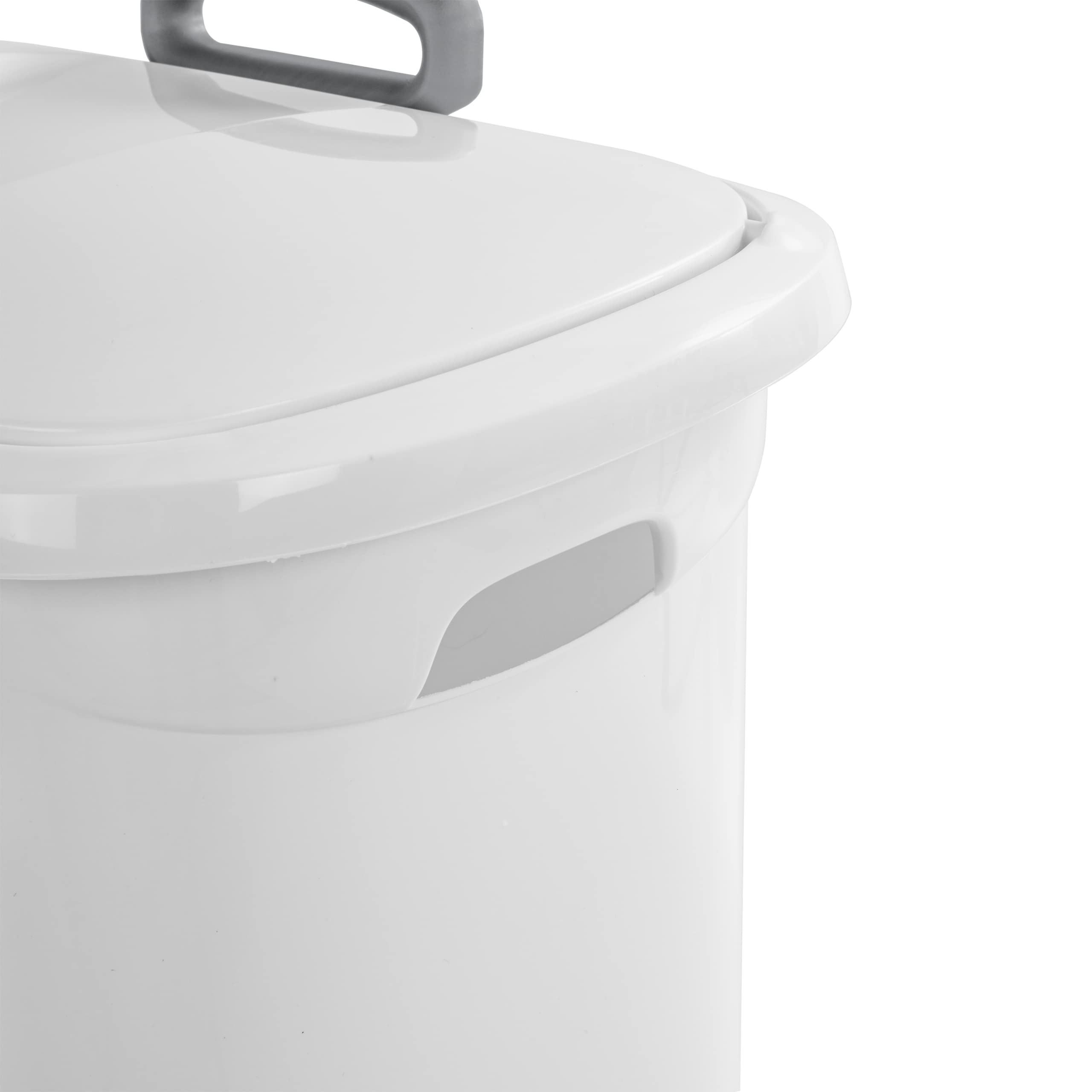 Sterilite BPA-free and phthalate-free materials ensure safe daily use