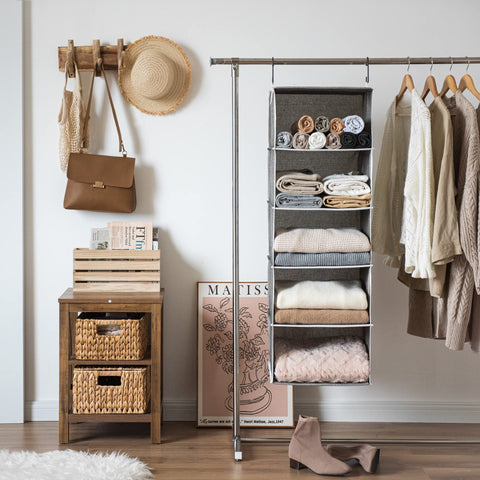 StorageWorks side pockets keep keys and small accessories within easy reach.