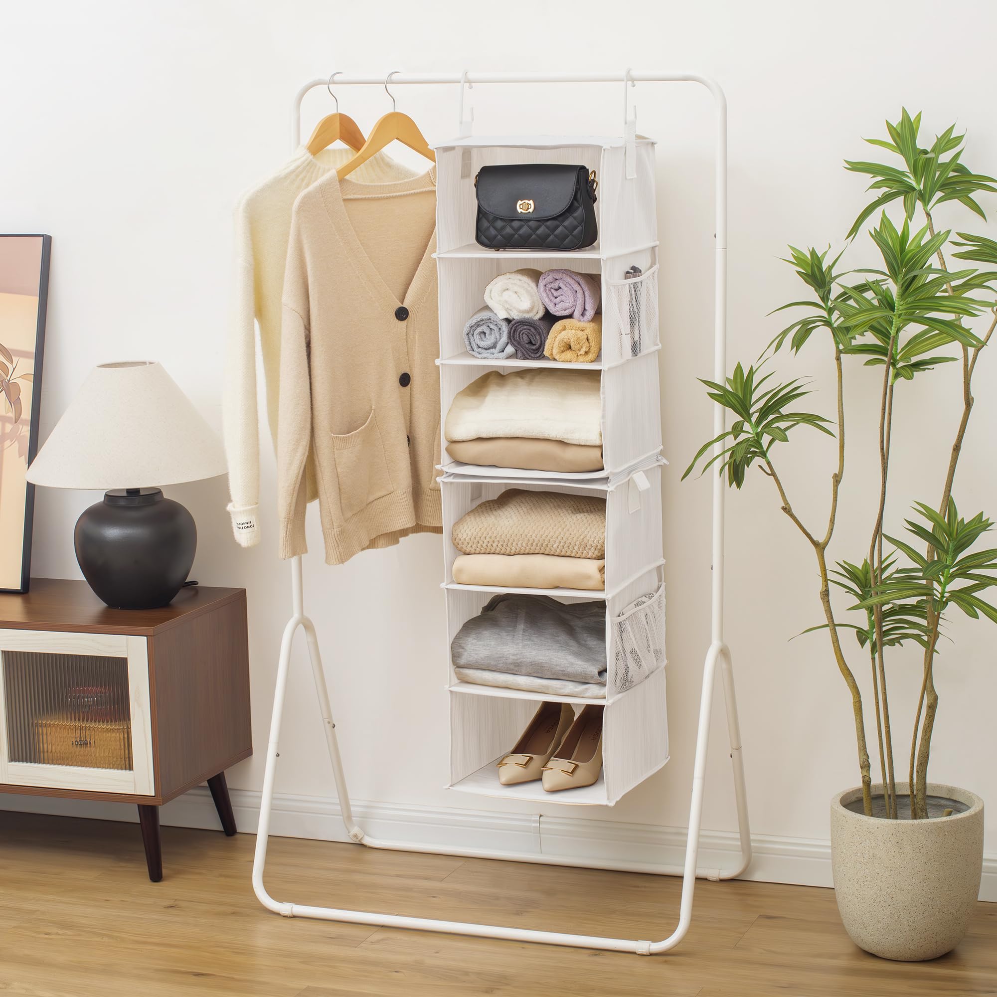 StorageWorks side pockets for keys and small gadgets within reach.