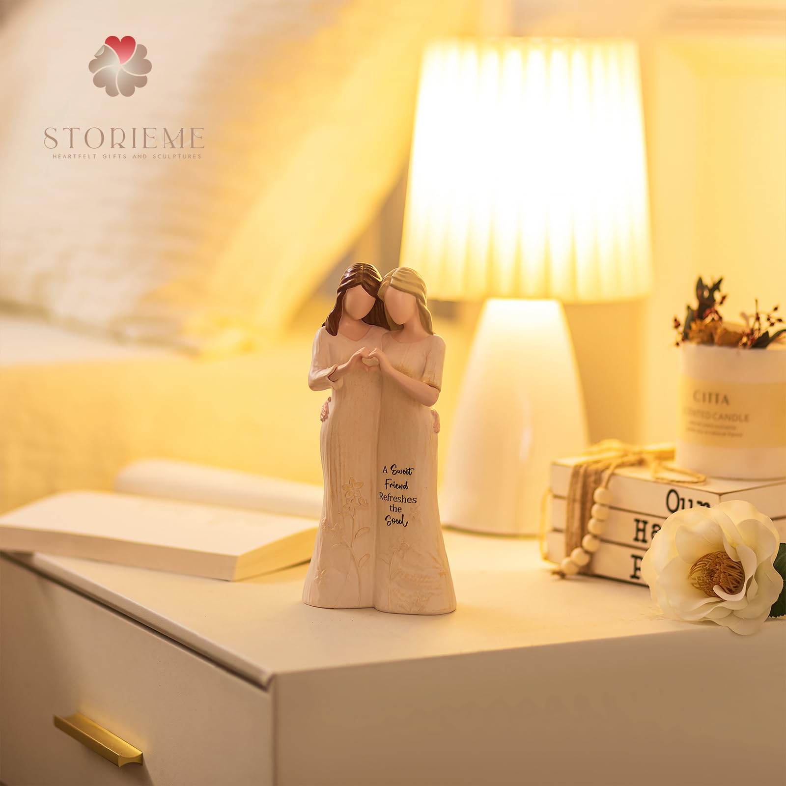 Storieme best friend figurine close-up resin details