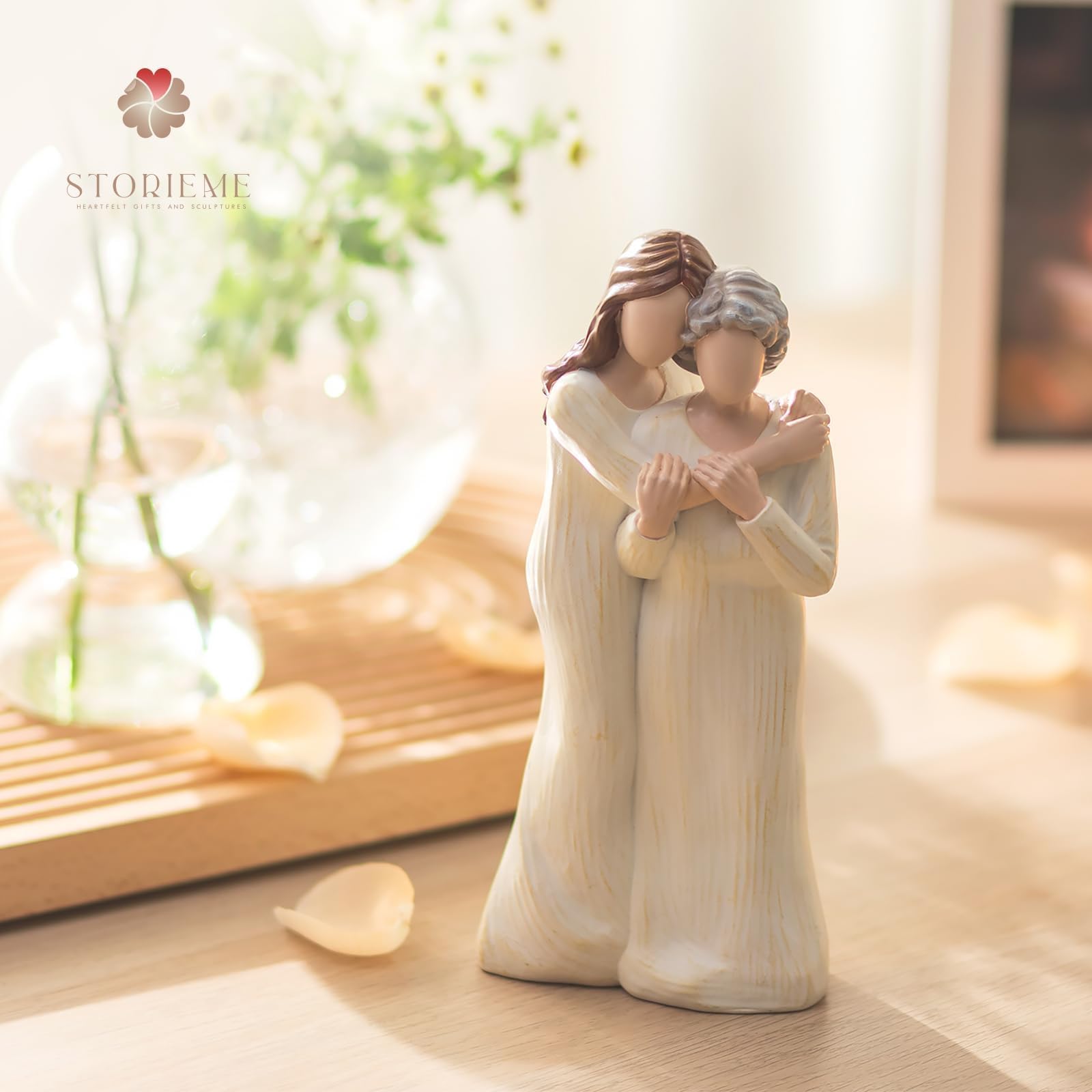 Storieme great-grandma sculpture box—gift-ready presentation with a heartfelt card included.
