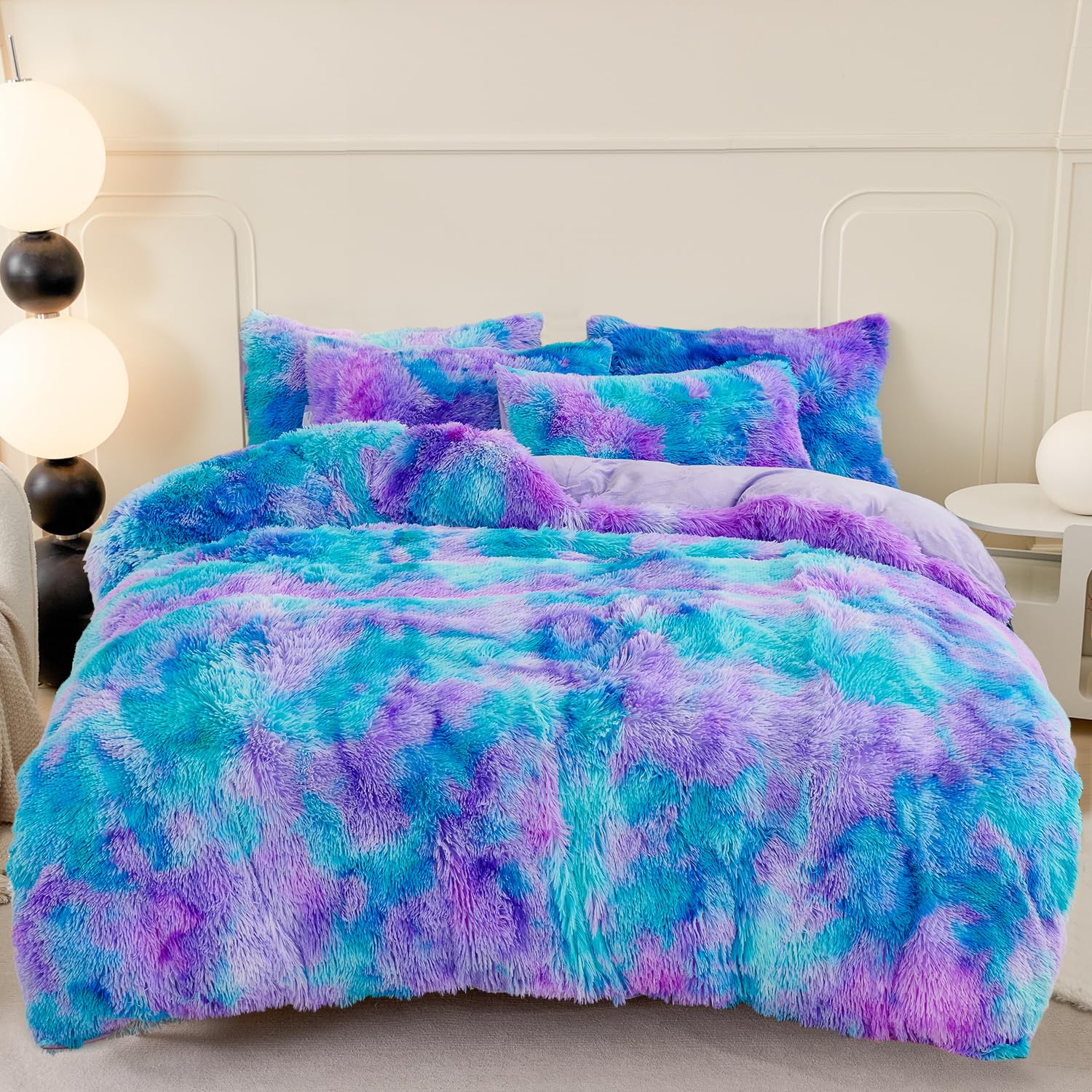 SUCSES pillowcase in tie-dye plush, adds soft texture to bed setup